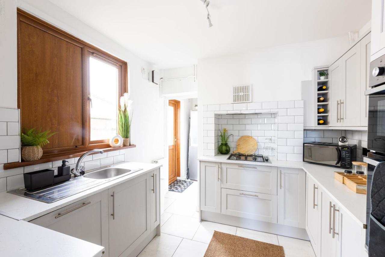 Levi Suite By Koya Homes - 3-Bedroom Home, Downtown Cardiff, Free Parking מראה חיצוני תמונה