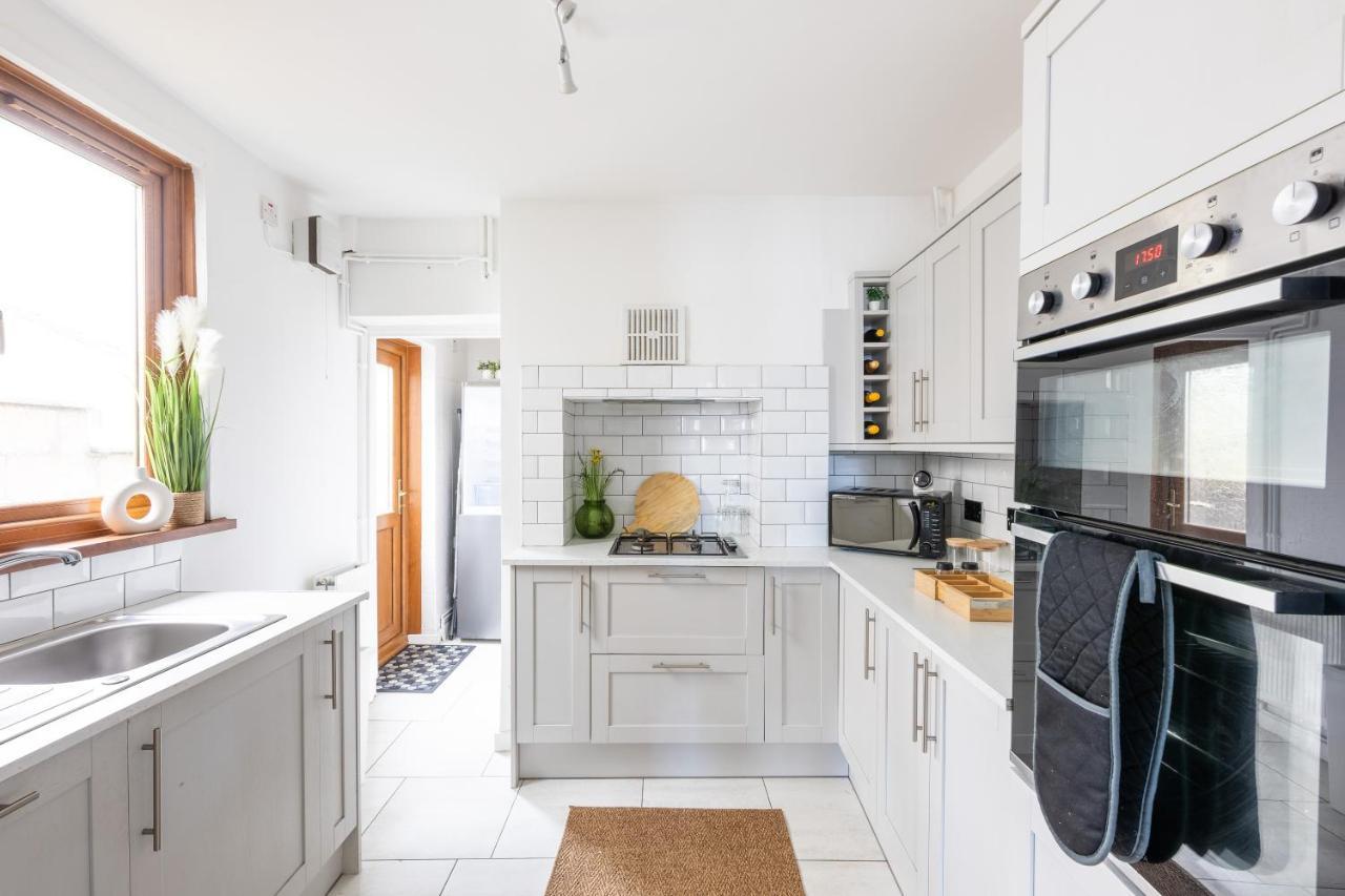 Levi Suite By Koya Homes - 3-Bedroom Home, Downtown Cardiff, Free Parking מראה חיצוני תמונה